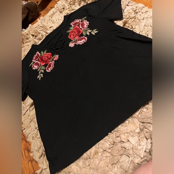 Rose embroidered large top - Picture 4 of 4